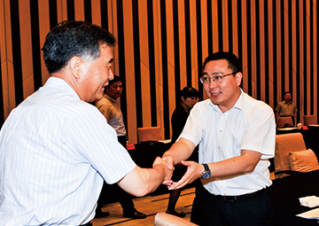 原中央政治局常委、、、第十三届天下政协主席， 时任国务院副总理汪洋接见亚洲必赢科技总裁薛驰